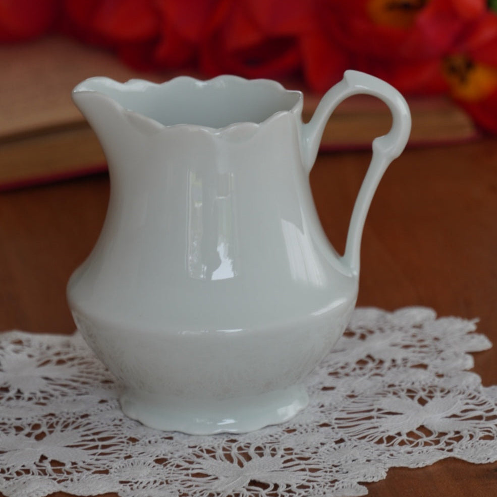 Pot à lait "Laurian" en porcelaine blanche