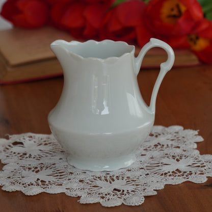 Pot à lait "Laurian" en porcelaine blanche