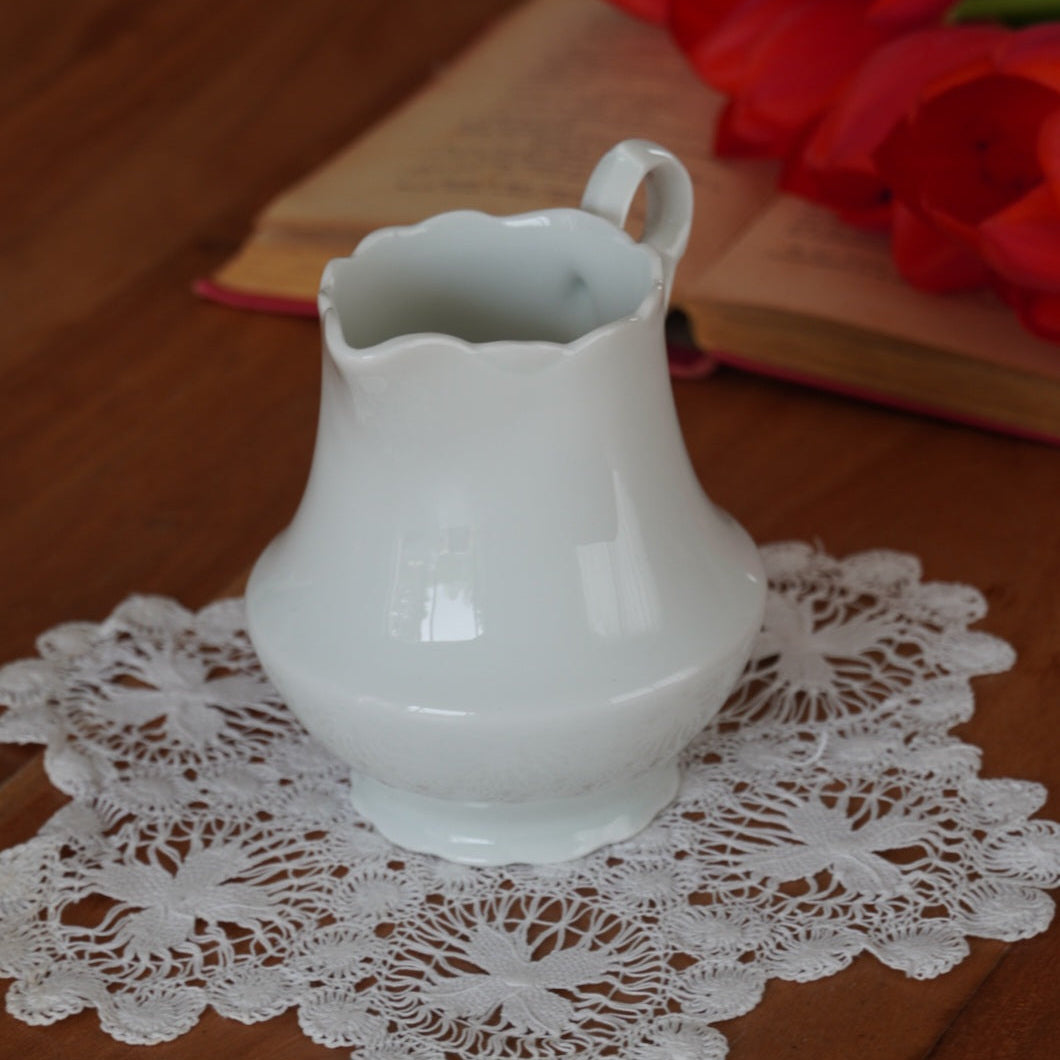 Pot à lait "Laurian" en porcelaine blanche