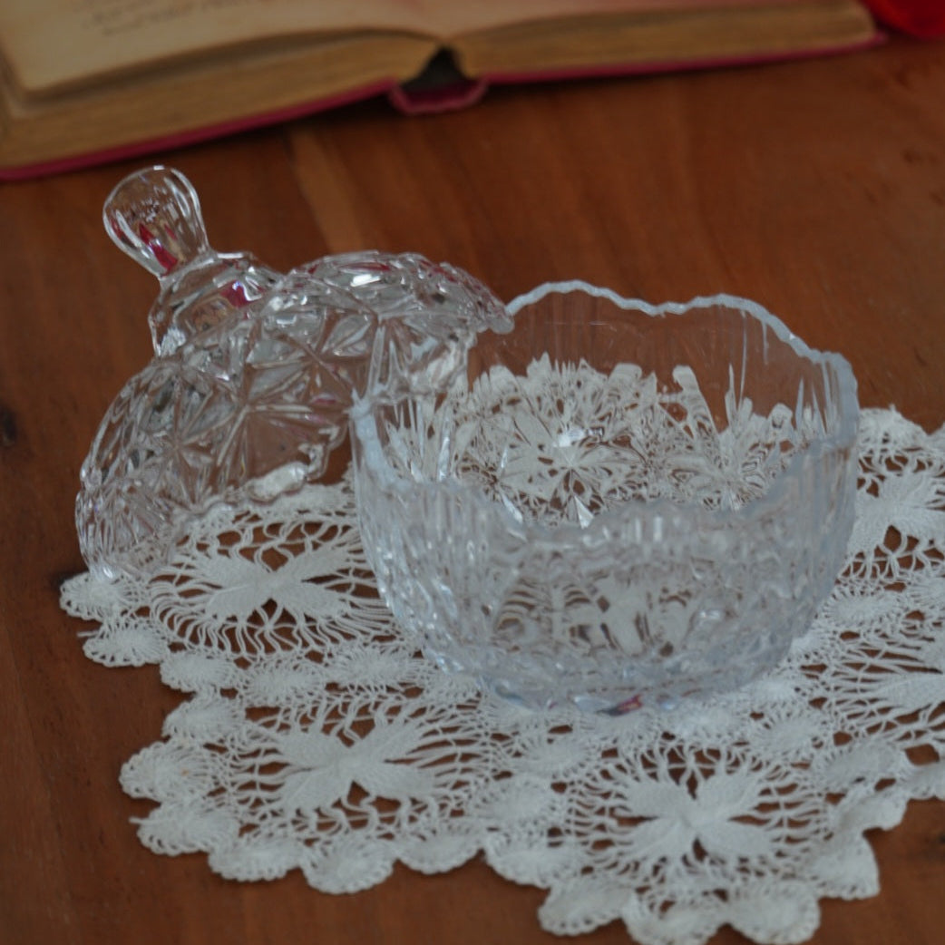 Sucrier "Véran" en verre sculpté