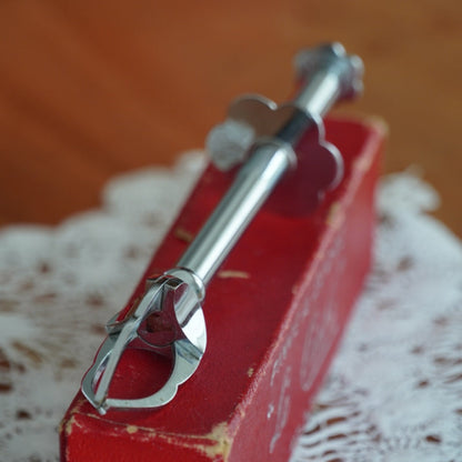 Pince à sucre "Hélasine" 3 griffes en métal argenté avec sa boîte d'origine Le Crabe