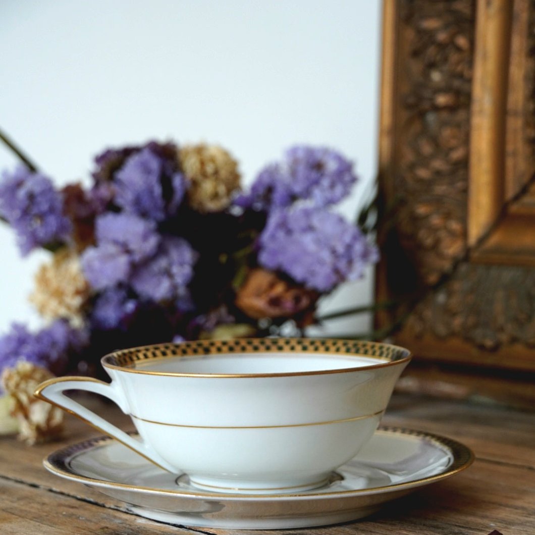 Tasse en porcelaine de Limoges "Cléopâtre"