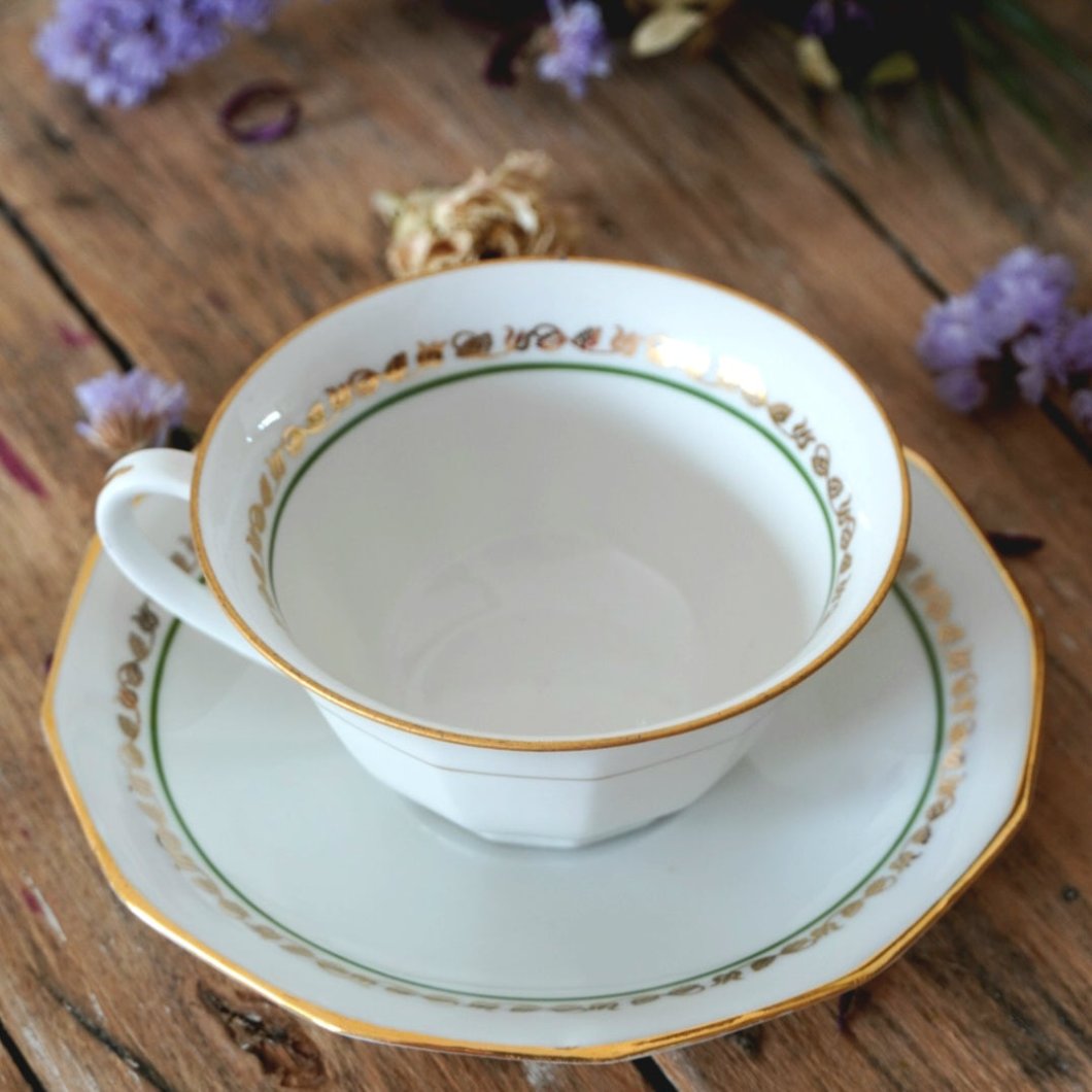 Tasse en porcelaine de Limoges "Bérénice"