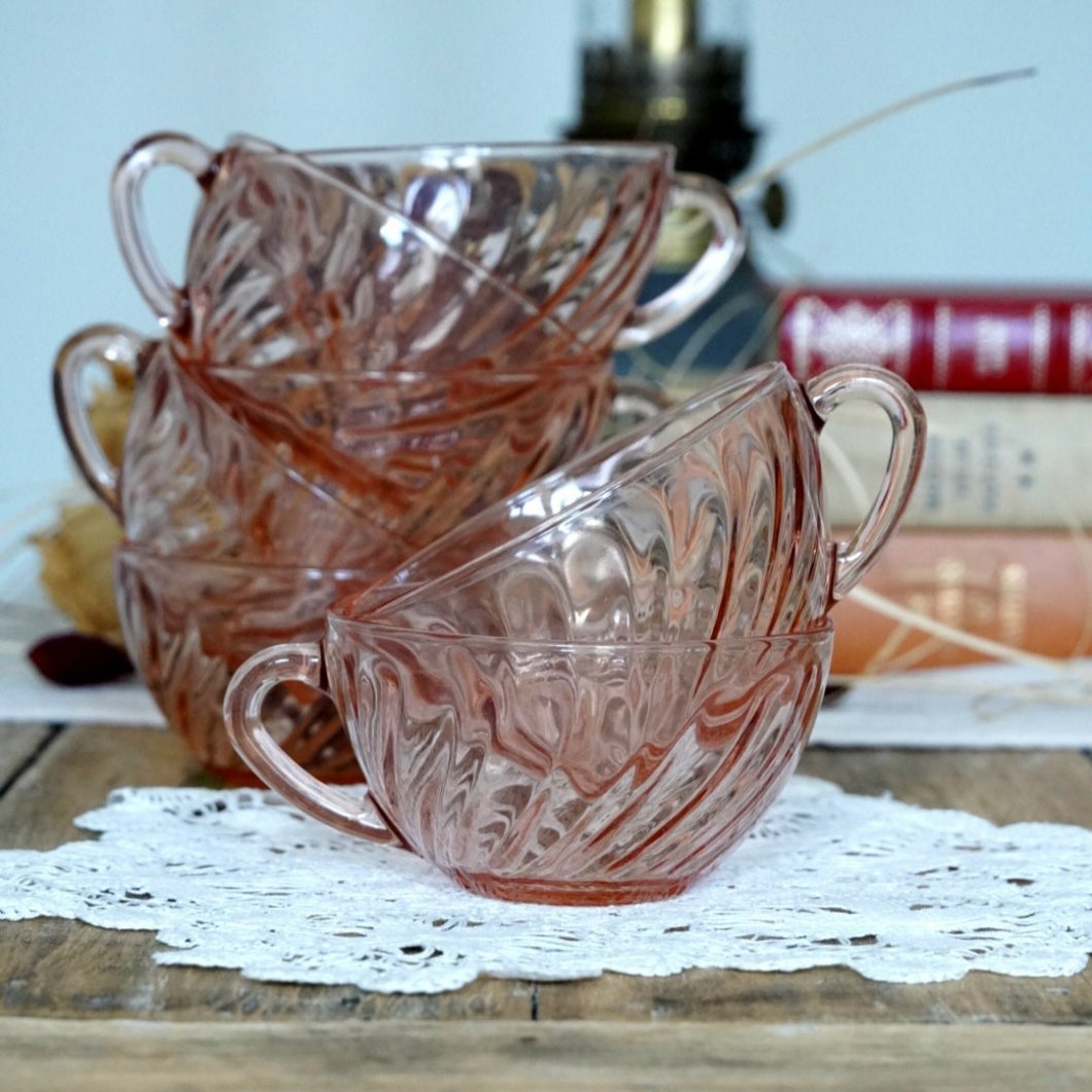 Tasses en verre rose torsadé arcoroc (Lot de 7)