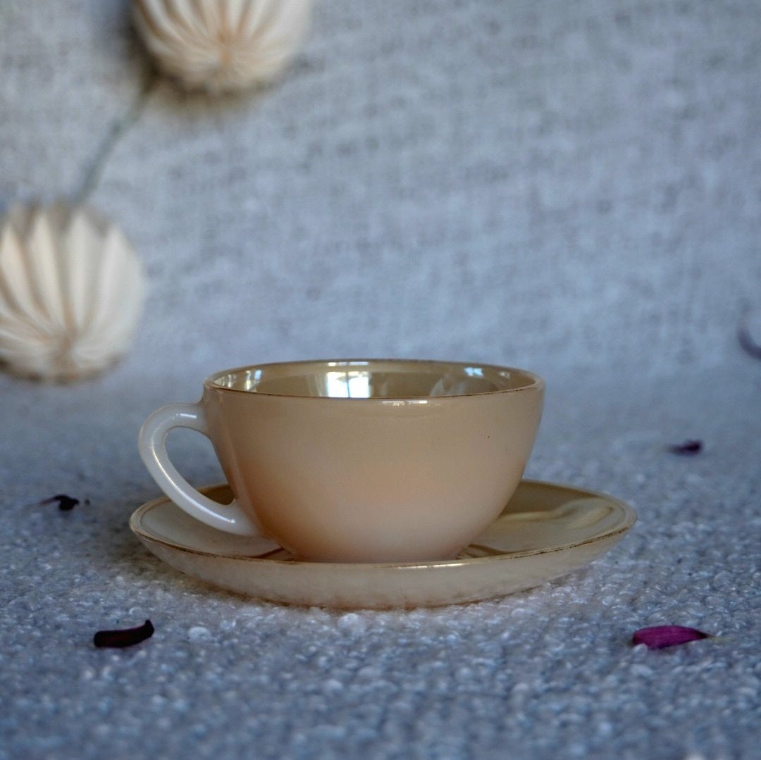 Tasse "Arlequin" en verre opale Arcopal